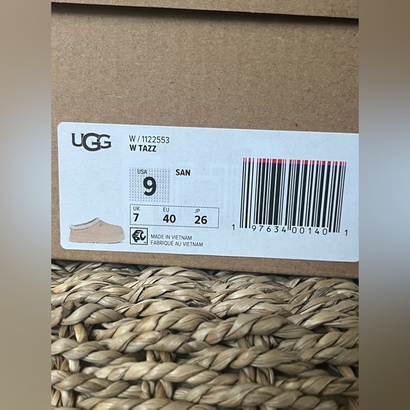 Womens size 9 UGG Tazz Sand color - Picture 3 of 8